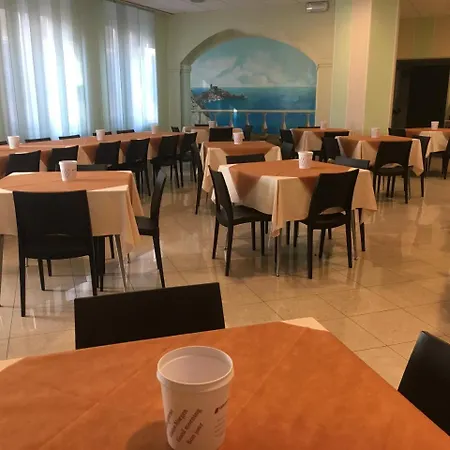 בית הארחה Hh Il Gabbiano 3*